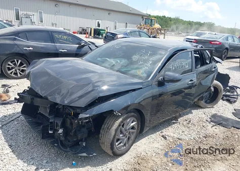 2024 Hyundai Elantra Sel z USA, uszkodzony, nr VIN KMHLM4DG9RU836911